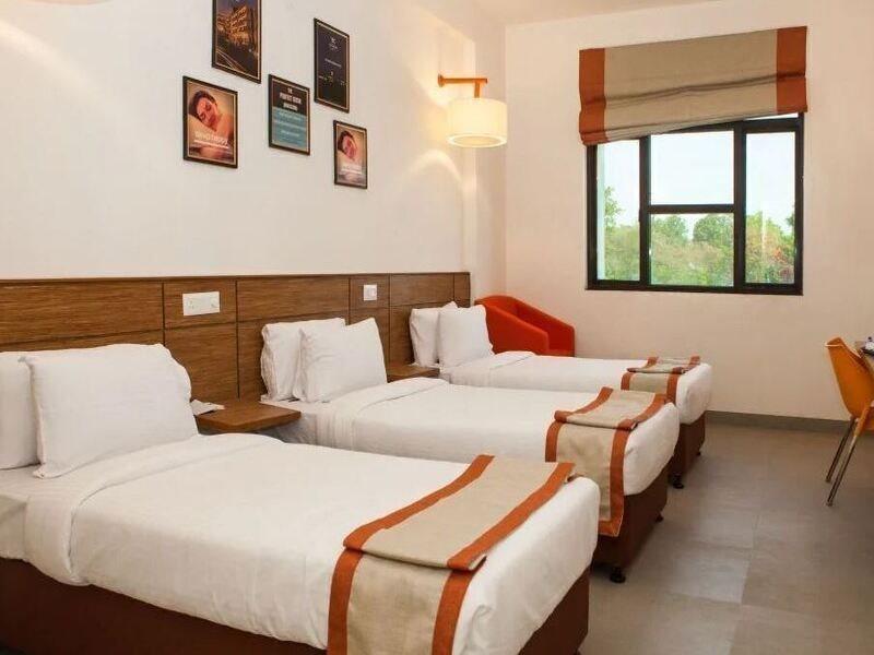 Max Hotels Jabalpur Eksteriør billede