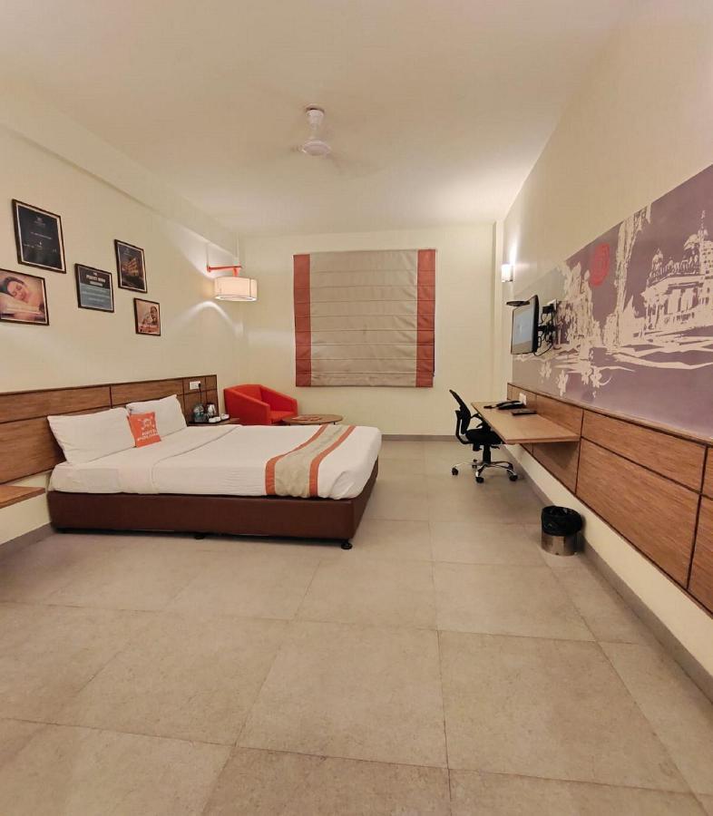 Max Hotels Jabalpur Eksteriør billede
