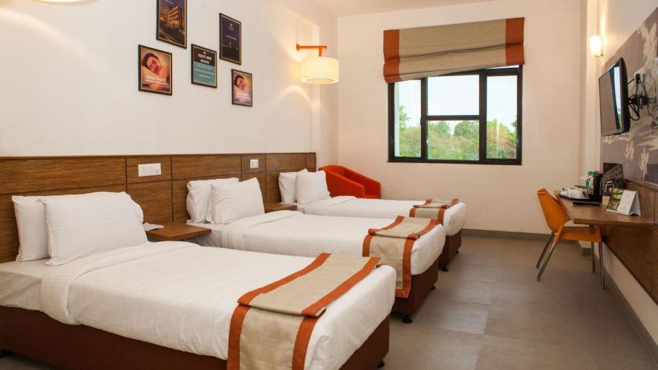 Max Hotels Jabalpur Eksteriør billede