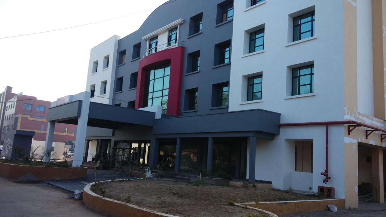Max Hotels Jabalpur Eksteriør billede